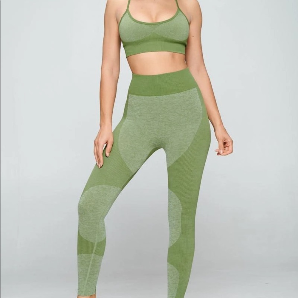 “OLIVE” 2-piece active set